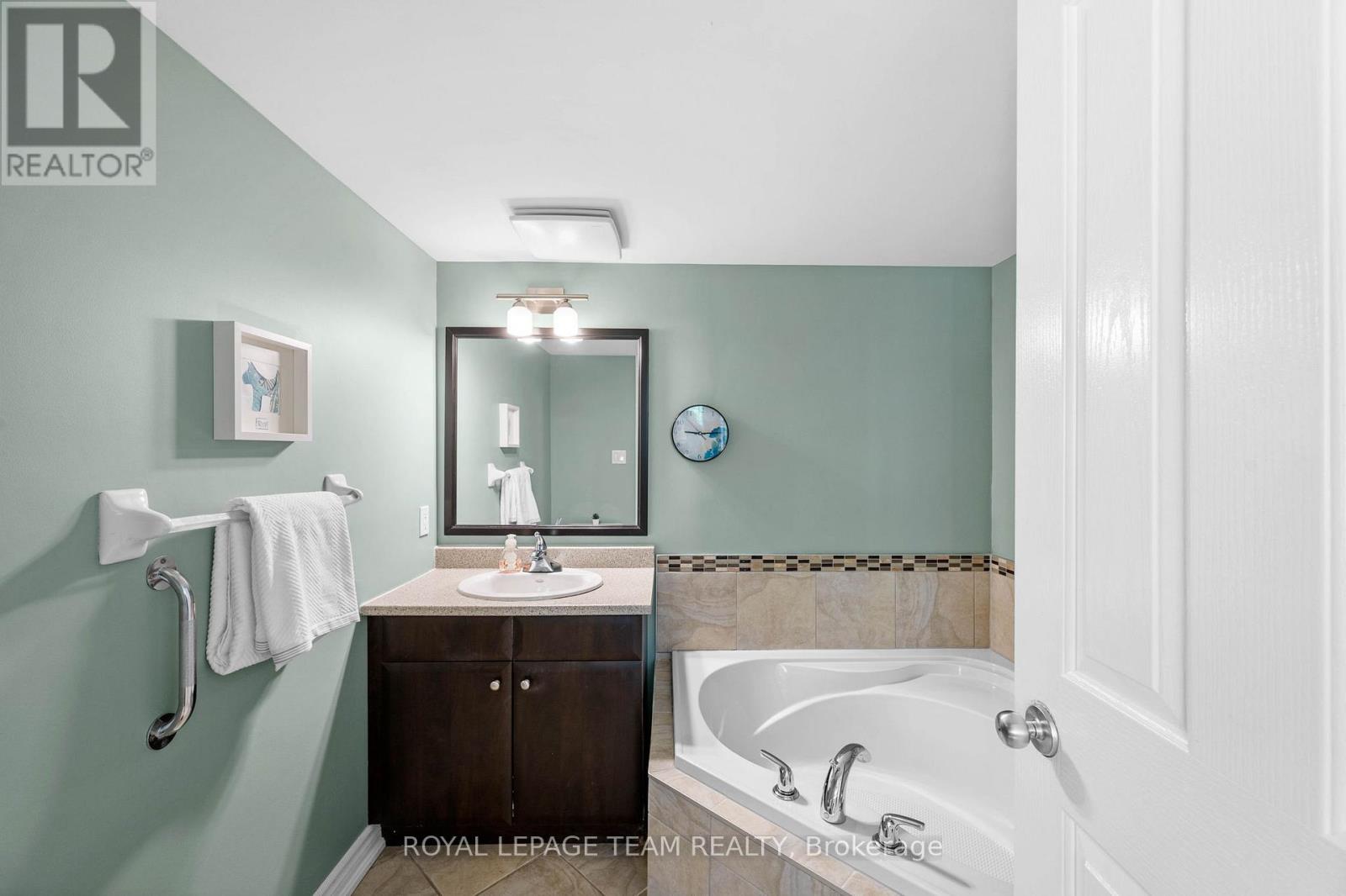 2 Bed, 2 Bath House for Sale in Ottawa – 101 – 14 NORICE STREET, Ottawa – MLS# X13425972 - Image 21