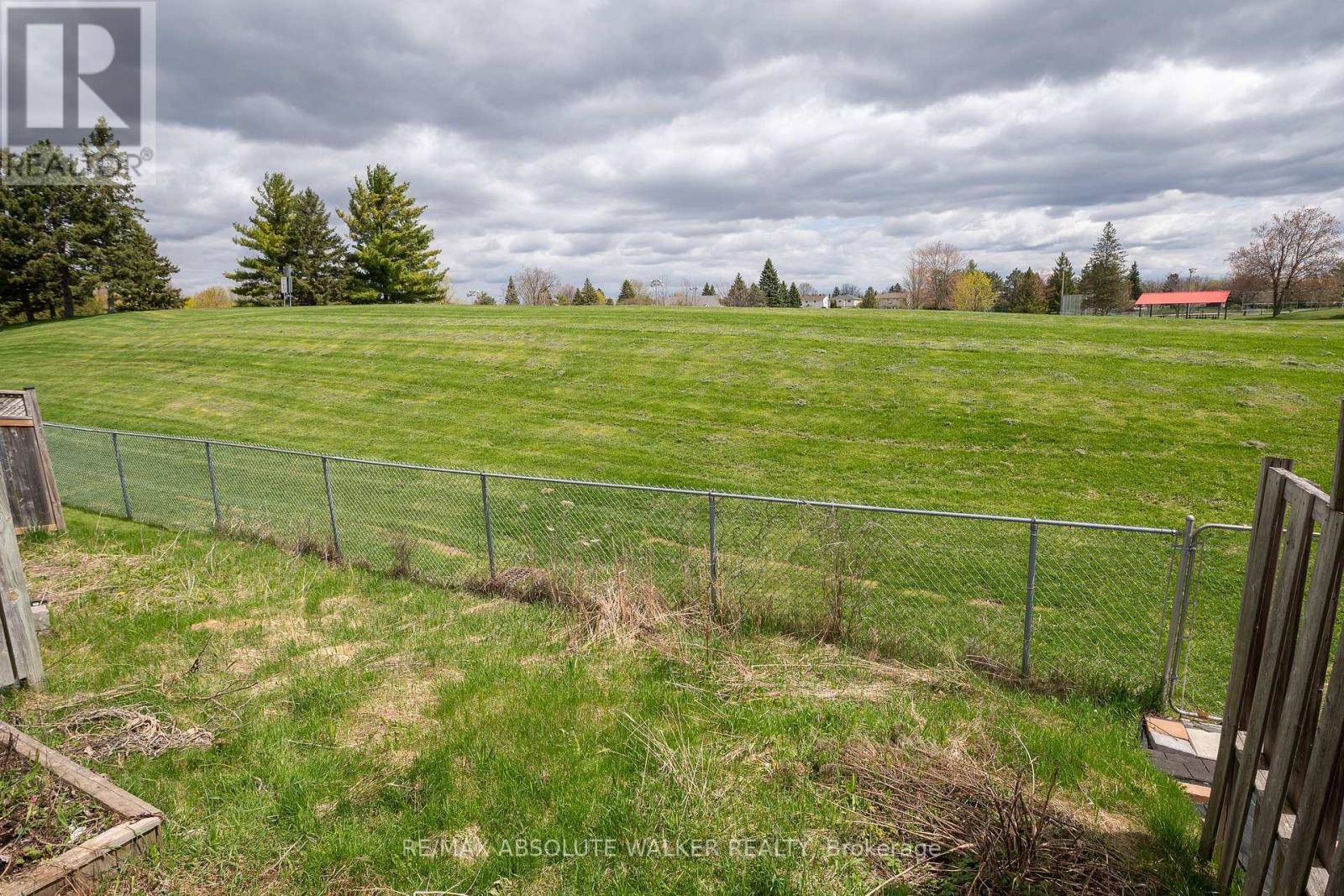 1411 CARAVEL CRESCENT - 30
