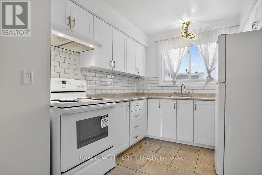 427 MOODIE DRIVE - 4