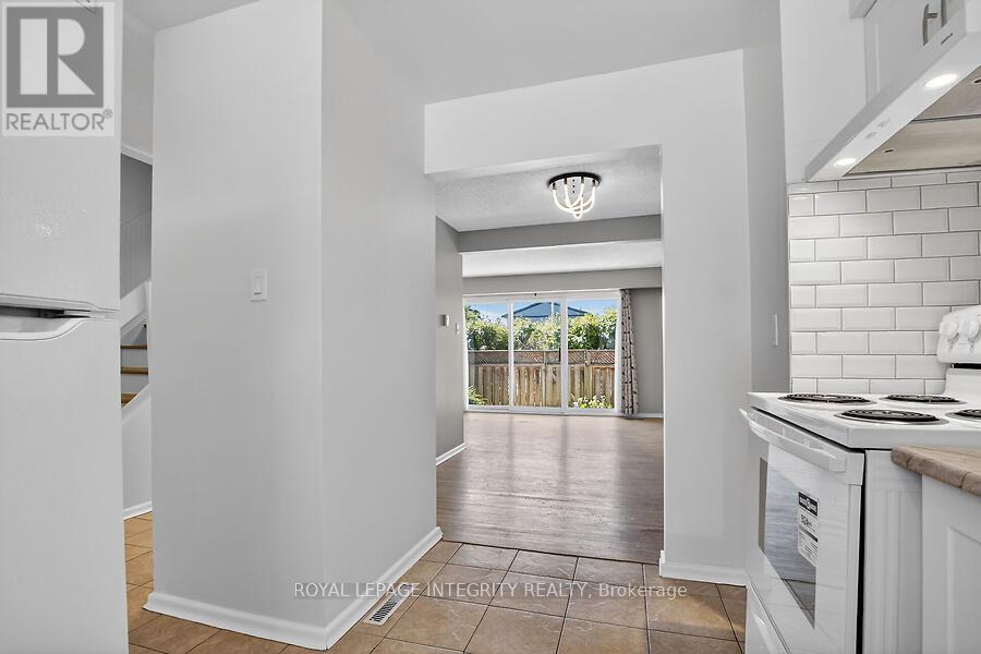 427 MOODIE DRIVE - 6