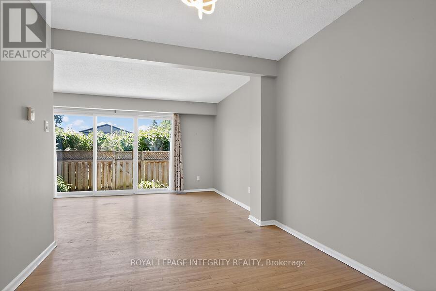 427 MOODIE DRIVE - 7