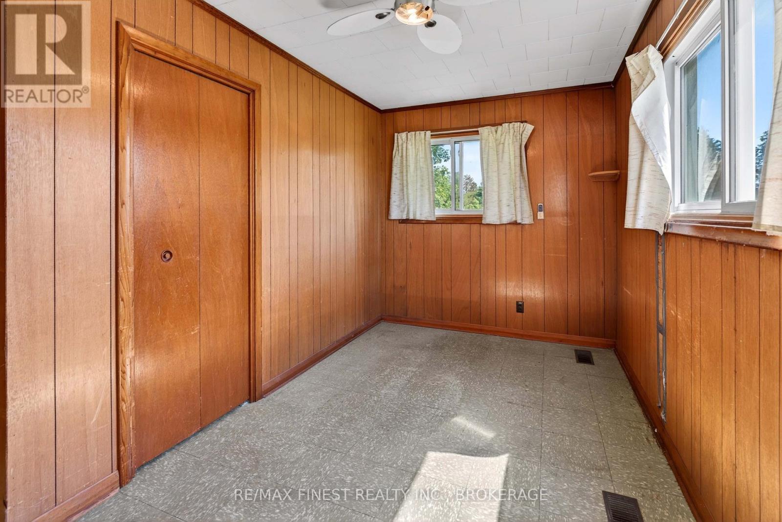 3287 HIGHWAY 32 - 33