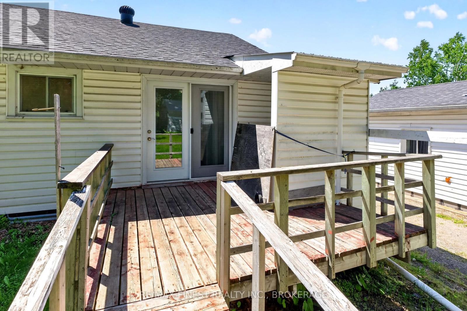3287 HIGHWAY 32 - 34