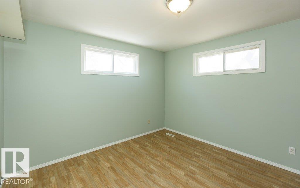 9836 100 ST - 19