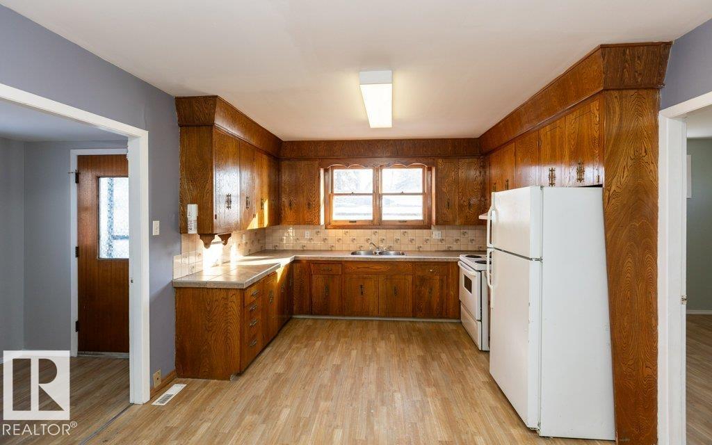 9836 100 ST - 12