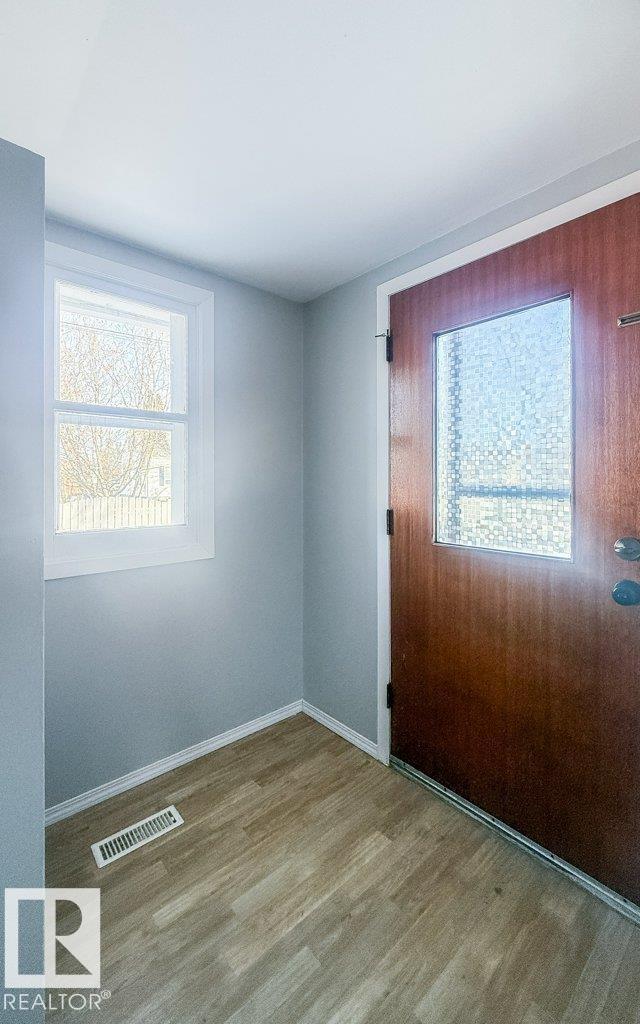 9836 100 ST - 29