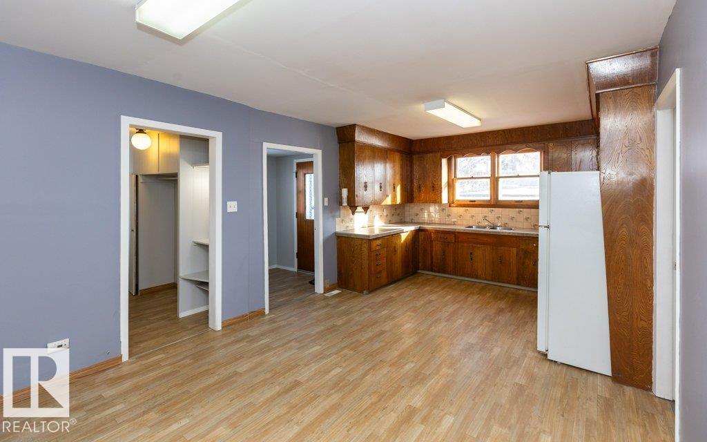 9836 100 ST - 16