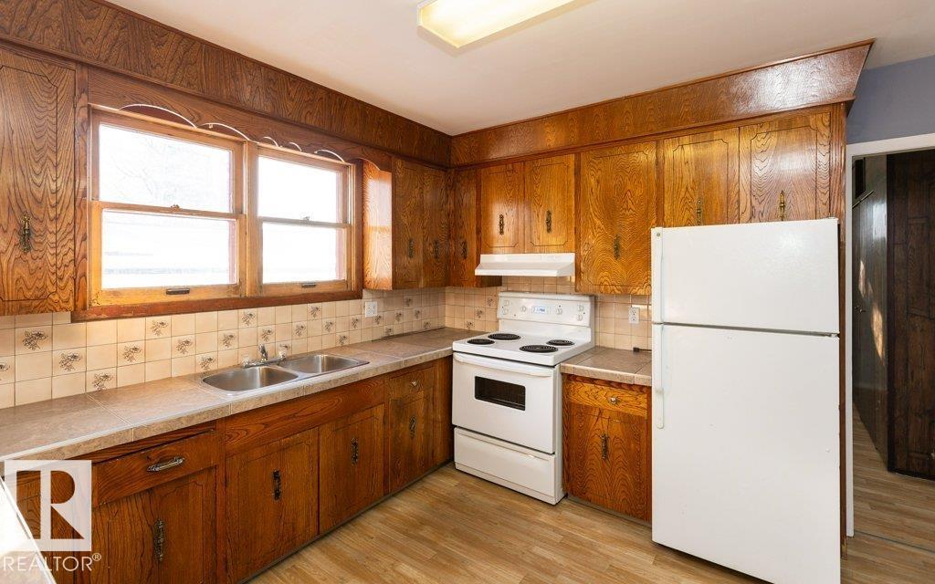 9836 100 ST - 14