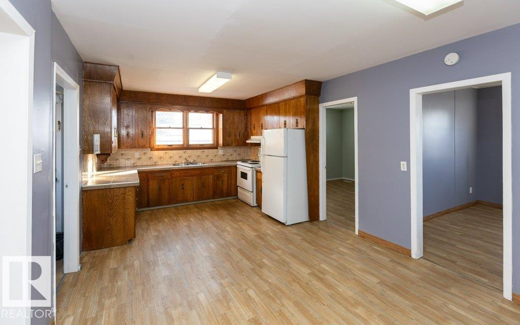 9836 100 ST - 15