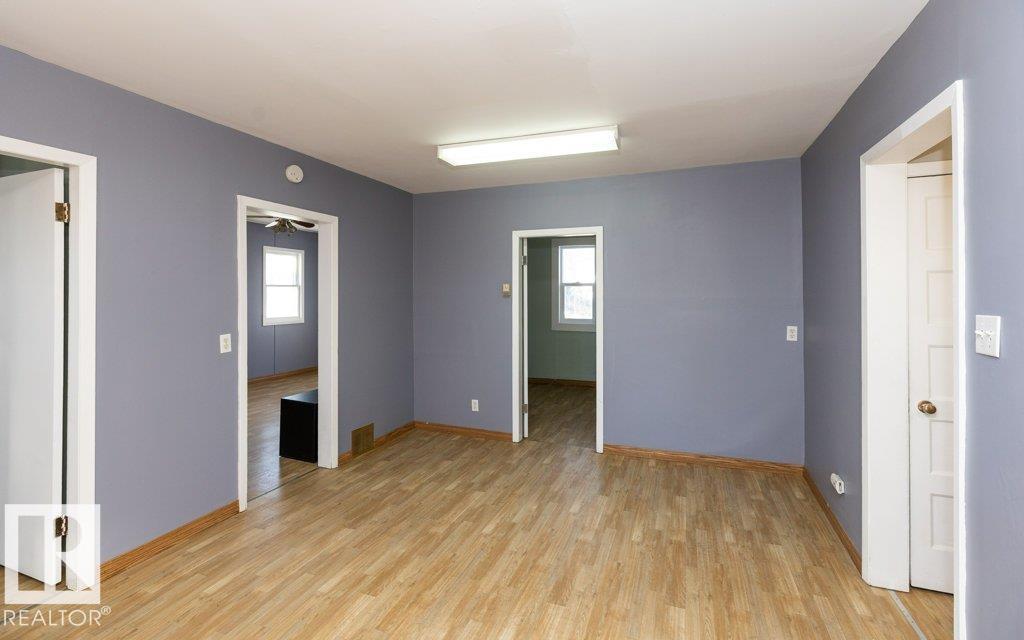 9836 100 ST - 11