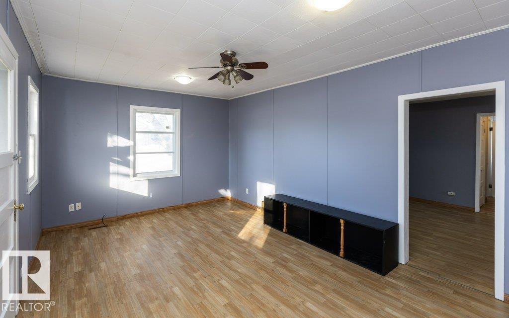 9836 100 ST - 8