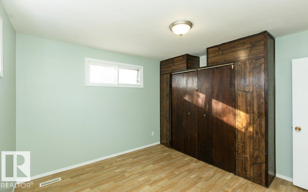 9836 100 ST - 18