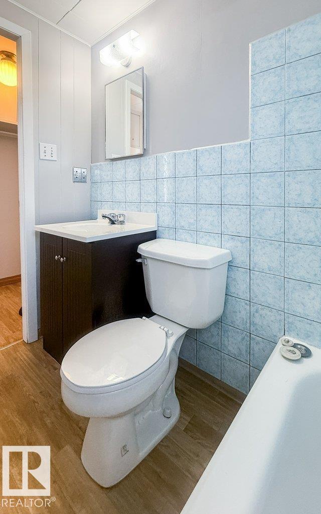 9836 100 ST - 23