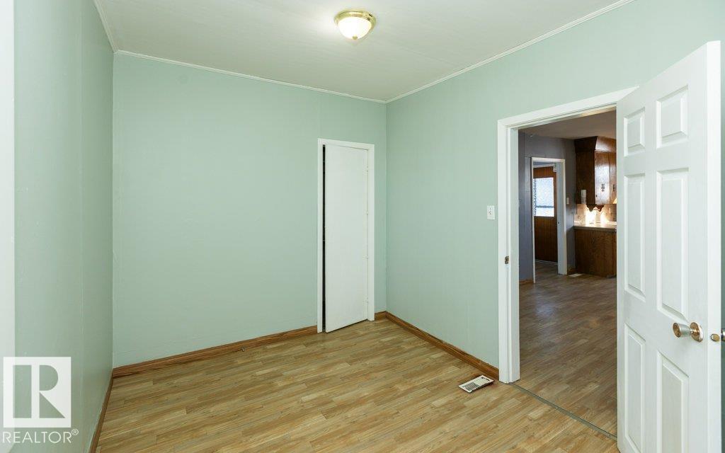 9836 100 ST - 24