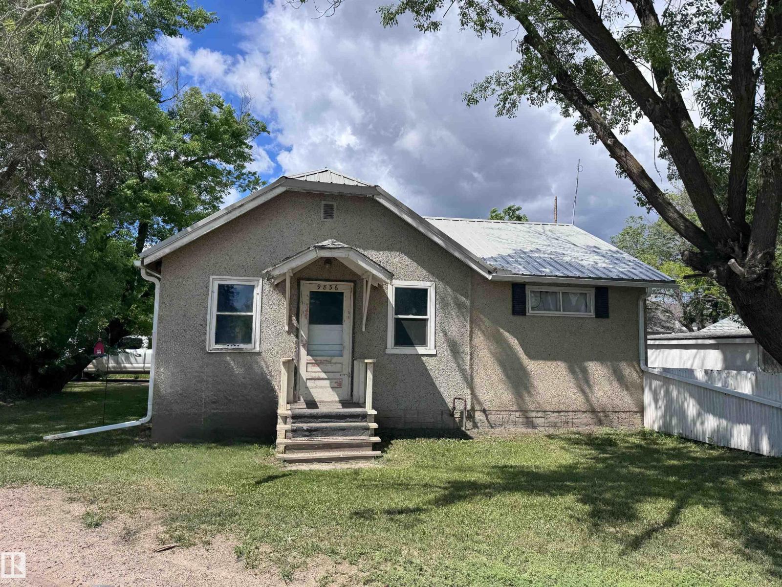 9836 100 ST - 1