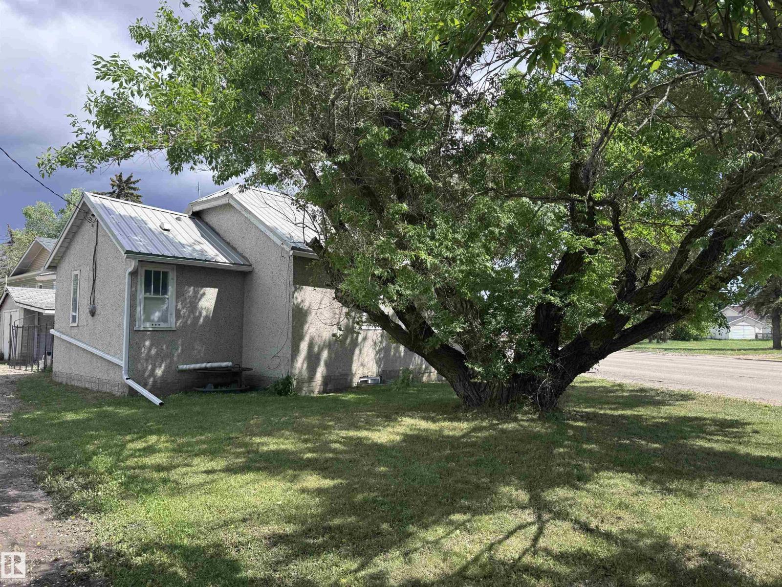 9836 100 ST - 6