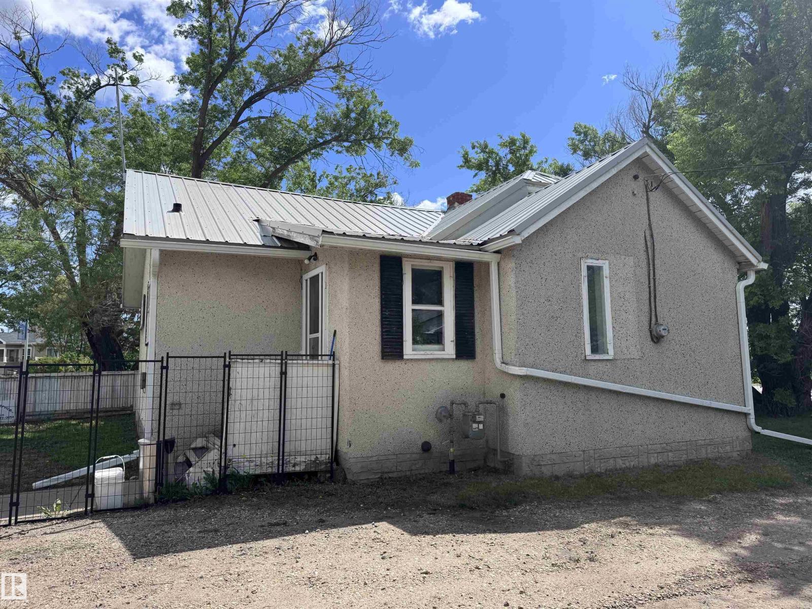 9836 100 ST - 5