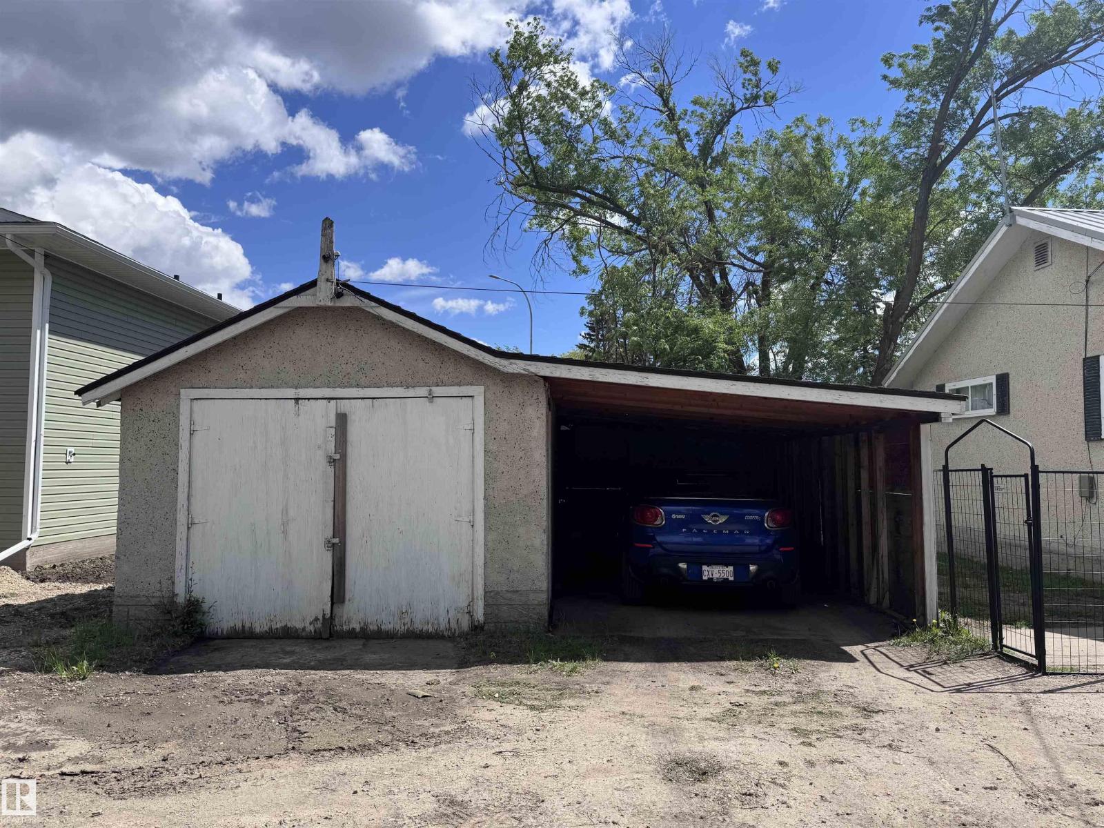 9836 100 ST - 4