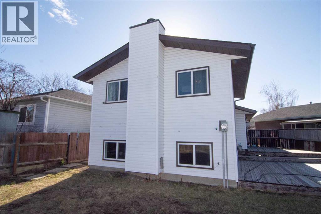 27 Taraglen Court NE - 4