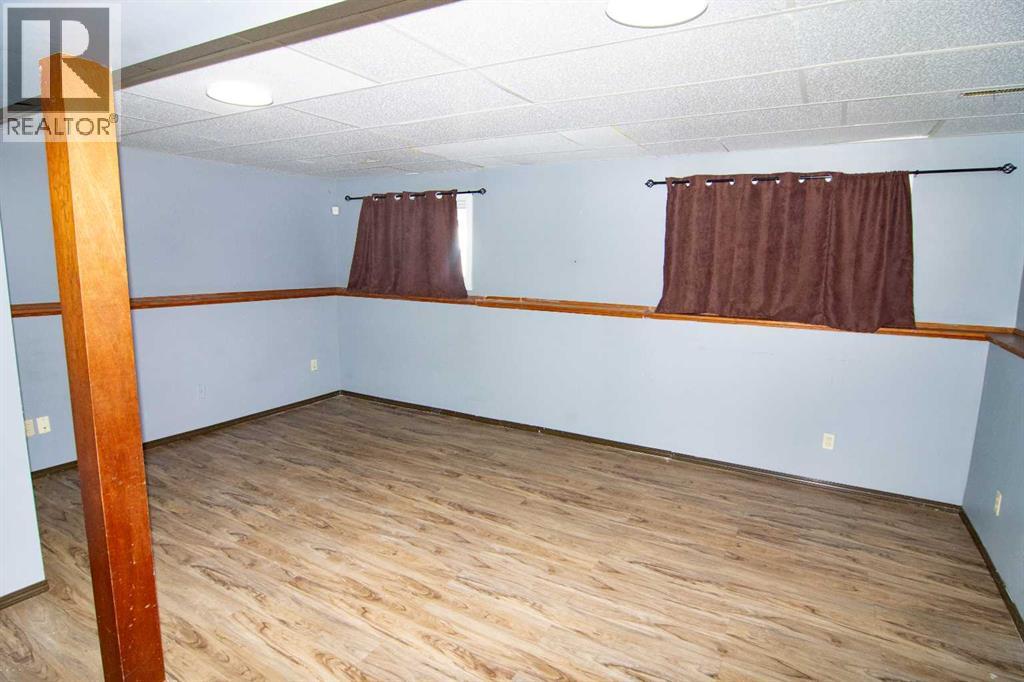 27 Taraglen Court NE - 24