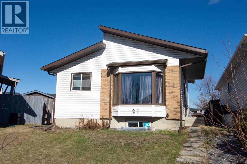 27 Taraglen Court NE - 1