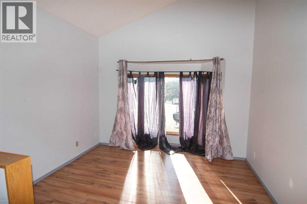 27 Taraglen Court NE - 6