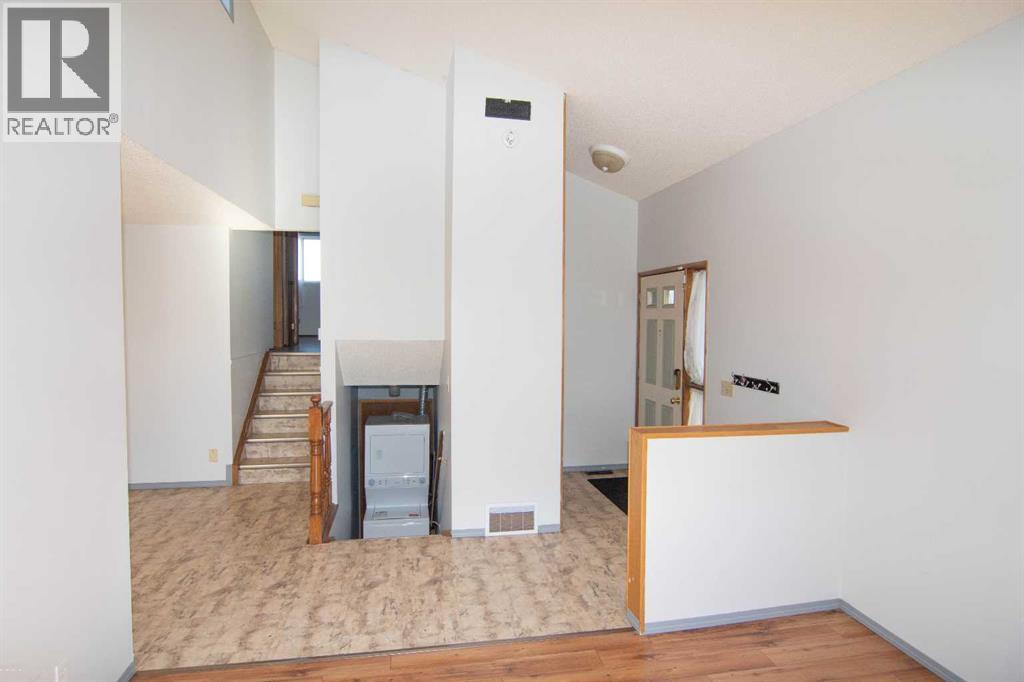 27 Taraglen Court NE - 16