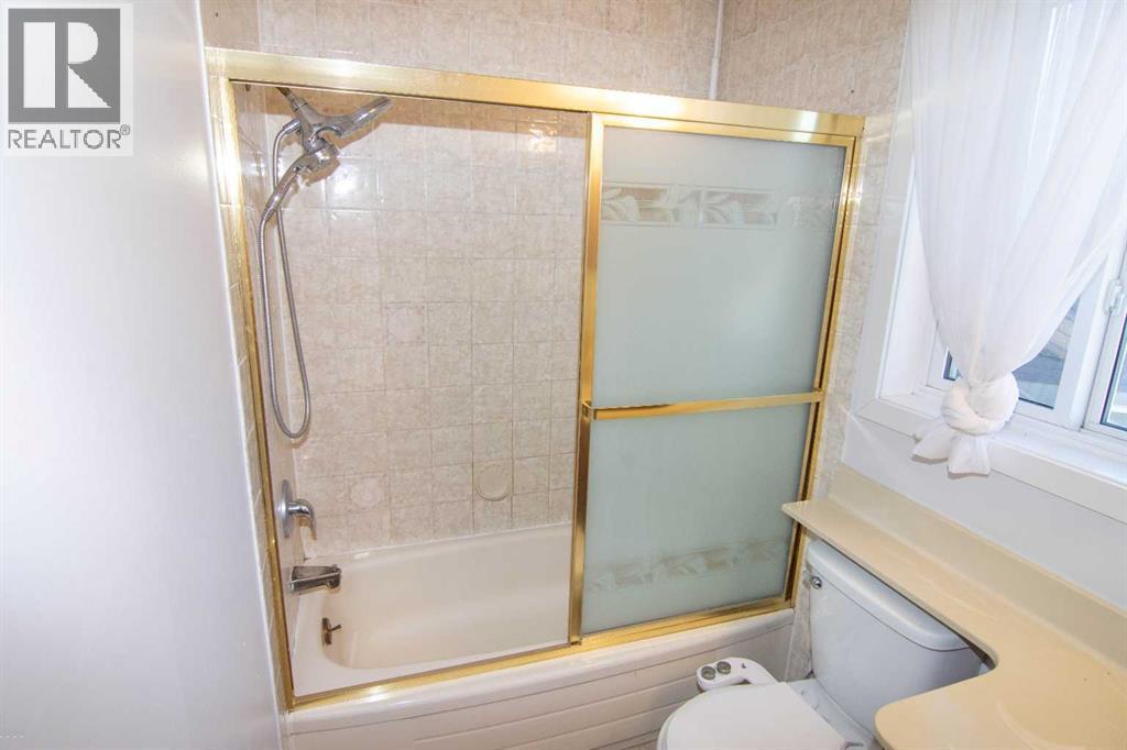 27 Taraglen Court NE - 14
