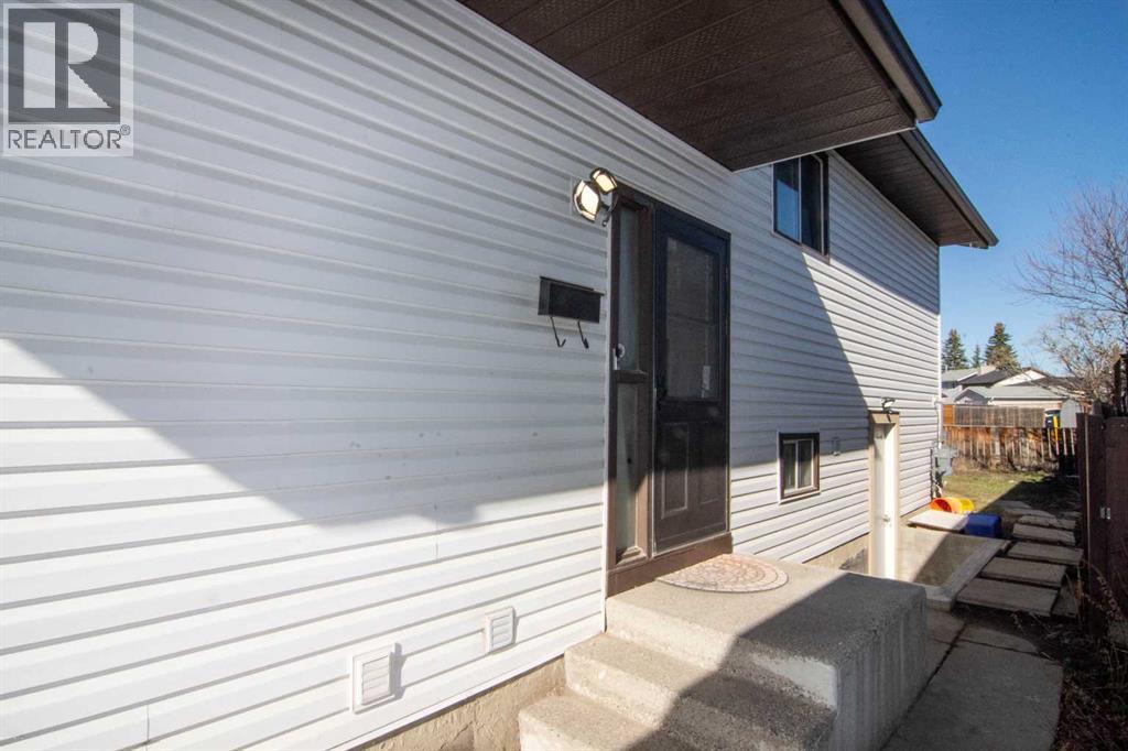 27 Taraglen Court NE - 2