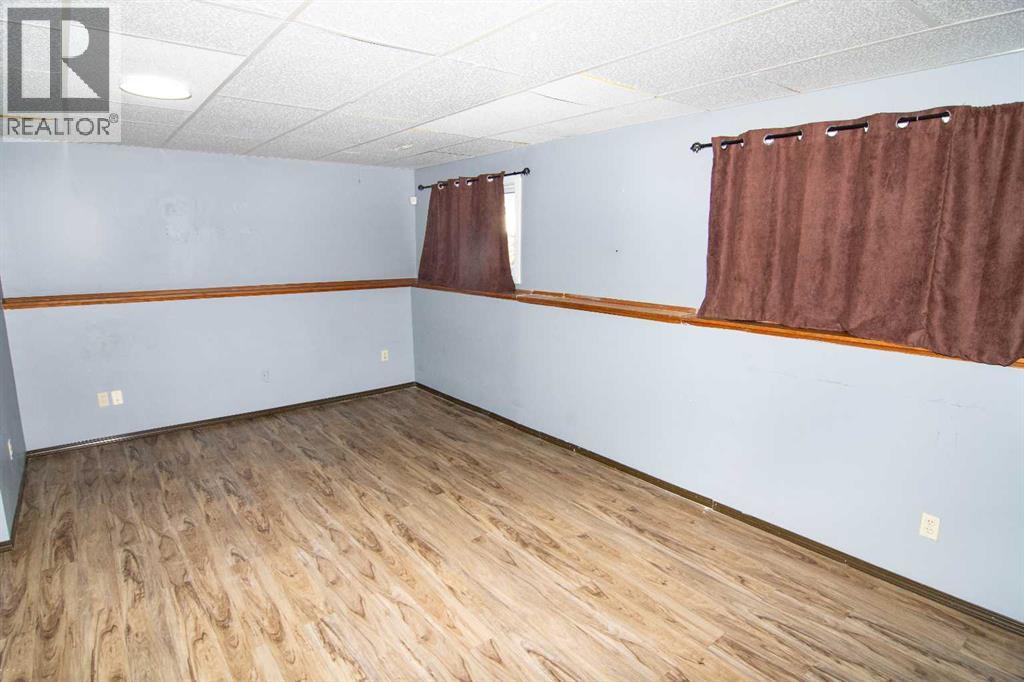 27 Taraglen Court NE - 17