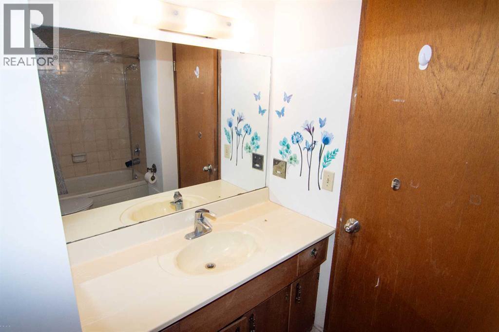 27 Taraglen Court NE - 21