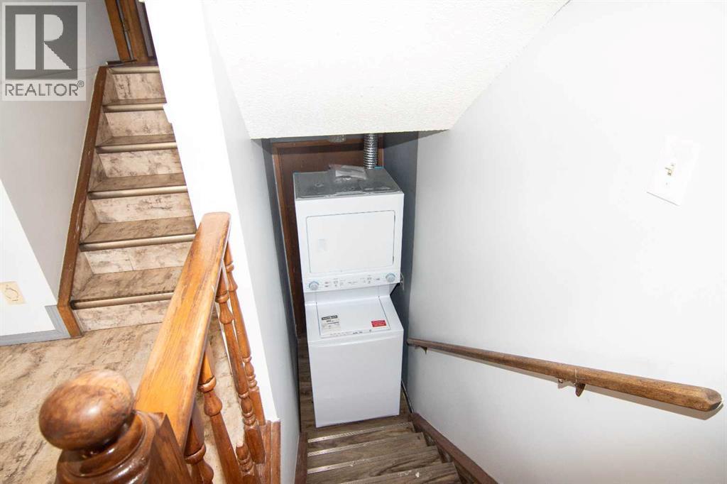 27 Taraglen Court NE - 9