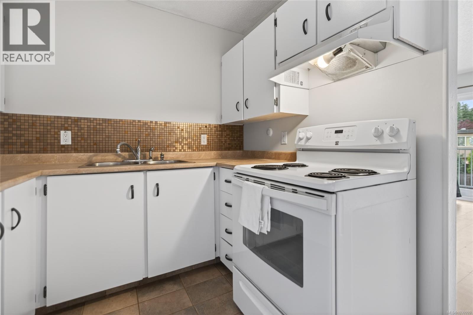 #207 1130 Willemar Ave - 10