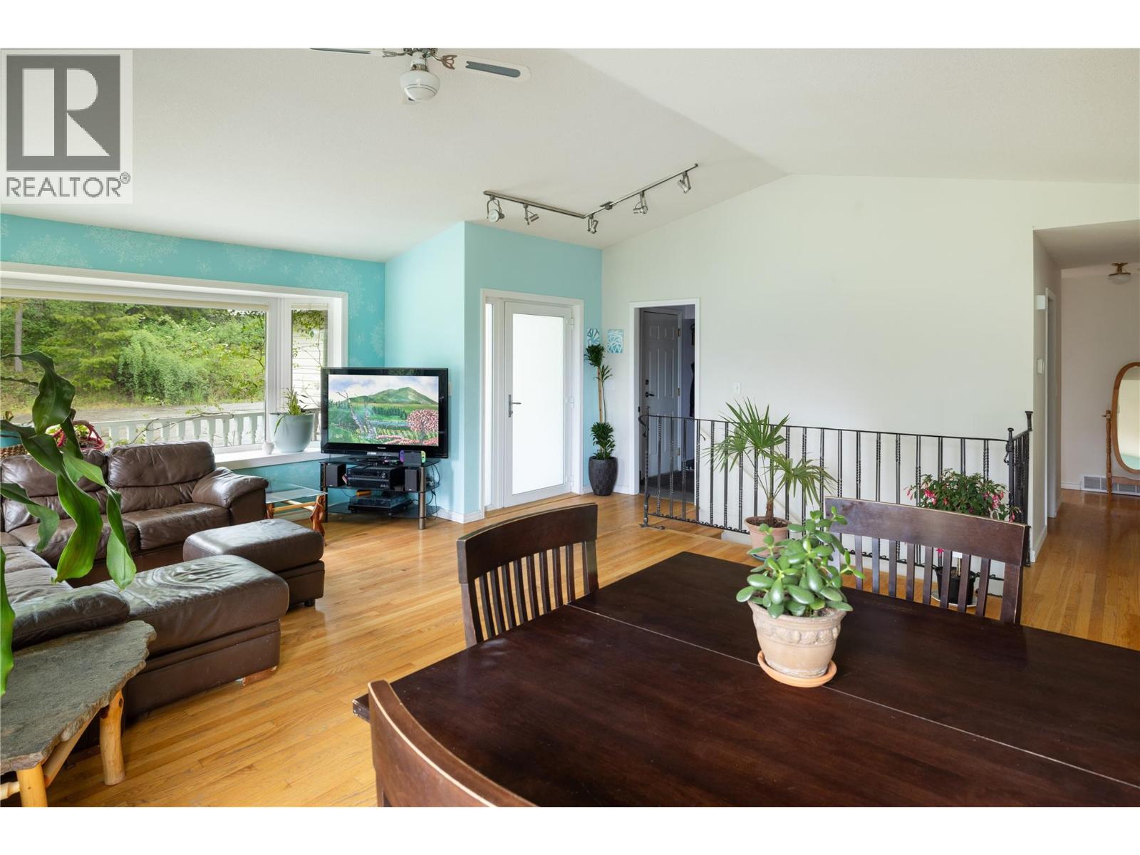 65 Grove Road - 19