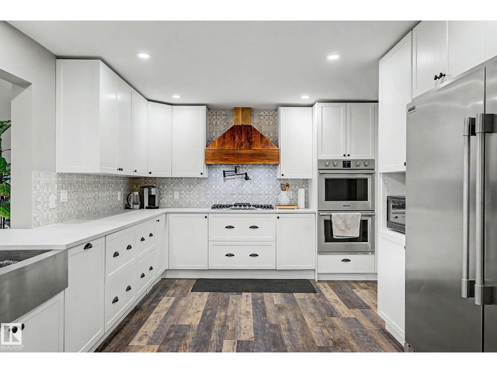 54 GLADSTONE CR — photo 13