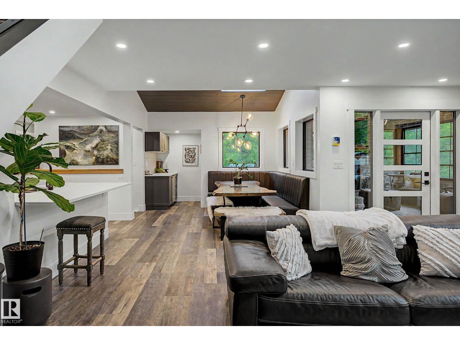 54 GLADSTONE CR — photo 23