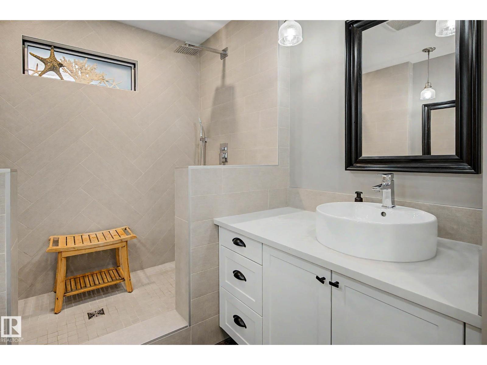 54 GLADSTONE CR — photo 33
