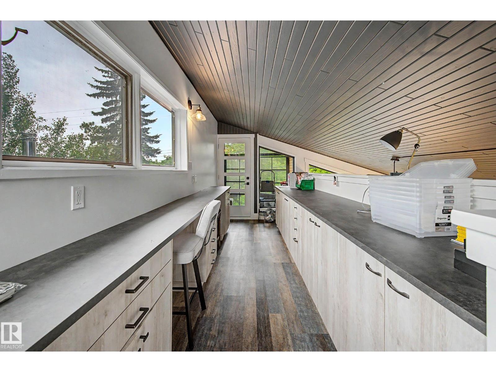 54 GLADSTONE CR — photo 41