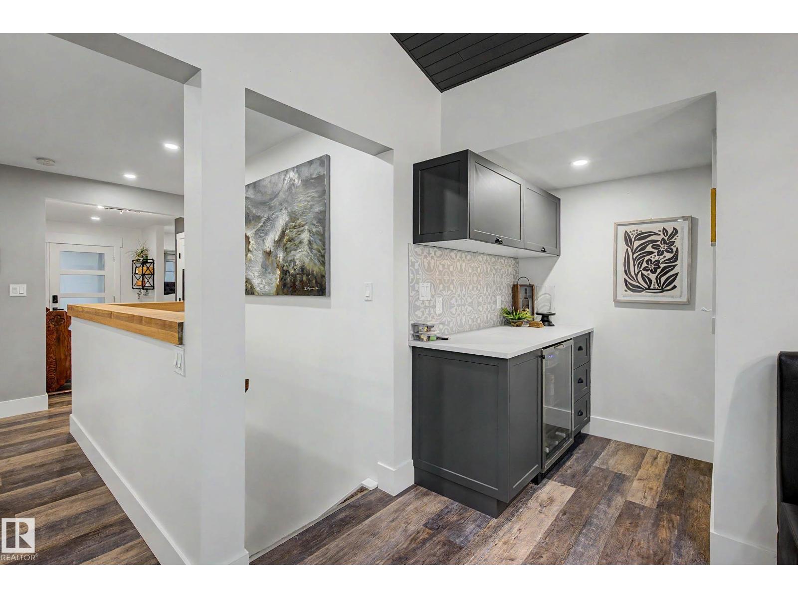 54 GLADSTONE CR — photo 43