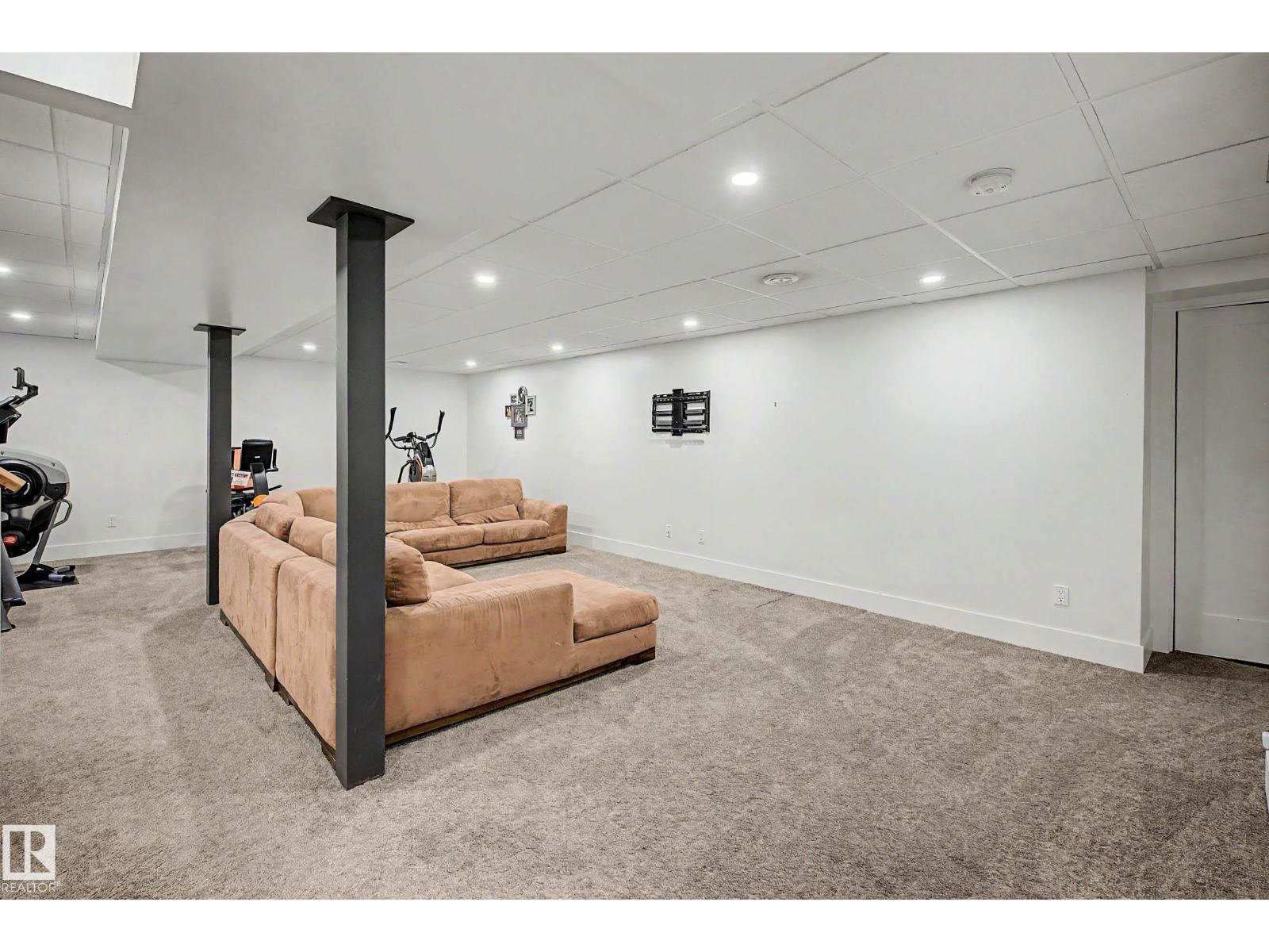 54 GLADSTONE CR — photo 44