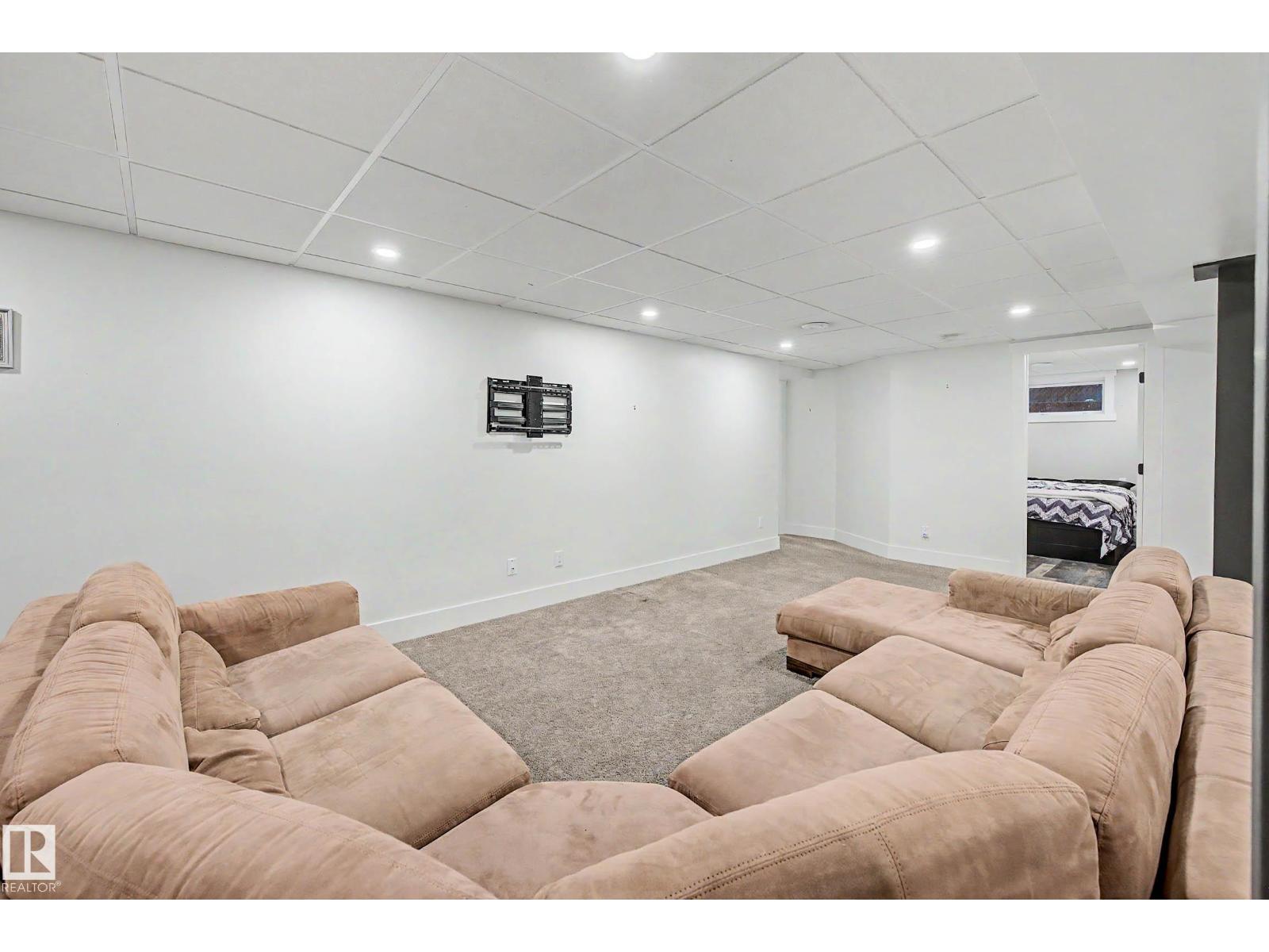 54 GLADSTONE CR — photo 46