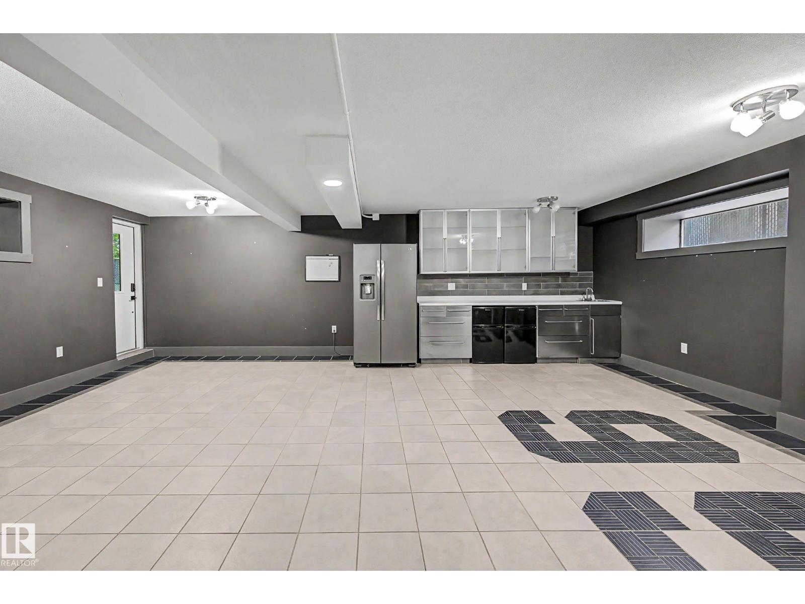 54 GLADSTONE CR — photo 49