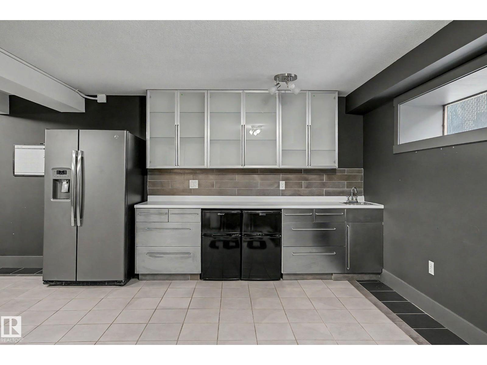 54 GLADSTONE CR — photo 53