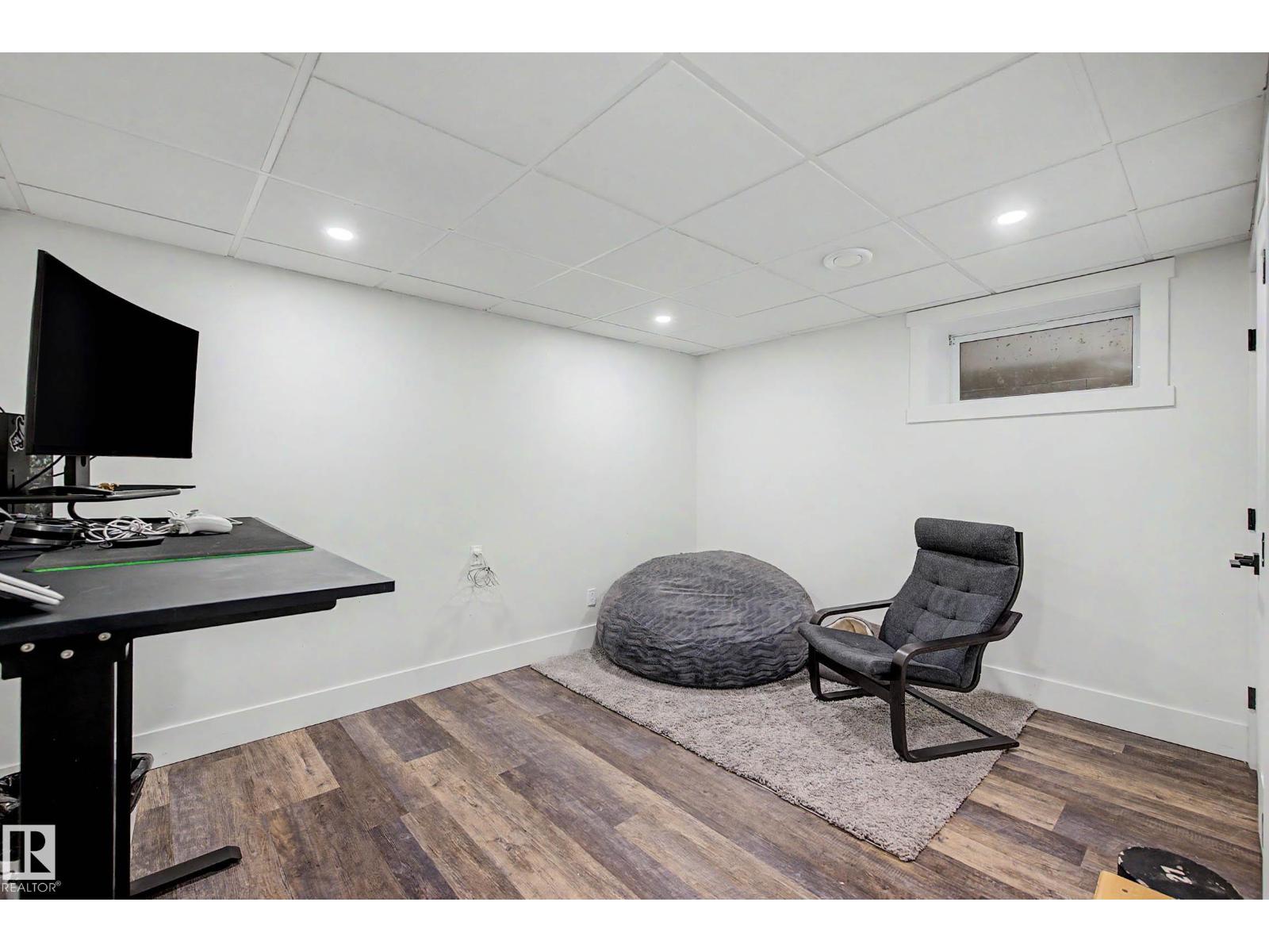 54 GLADSTONE CR — photo 54