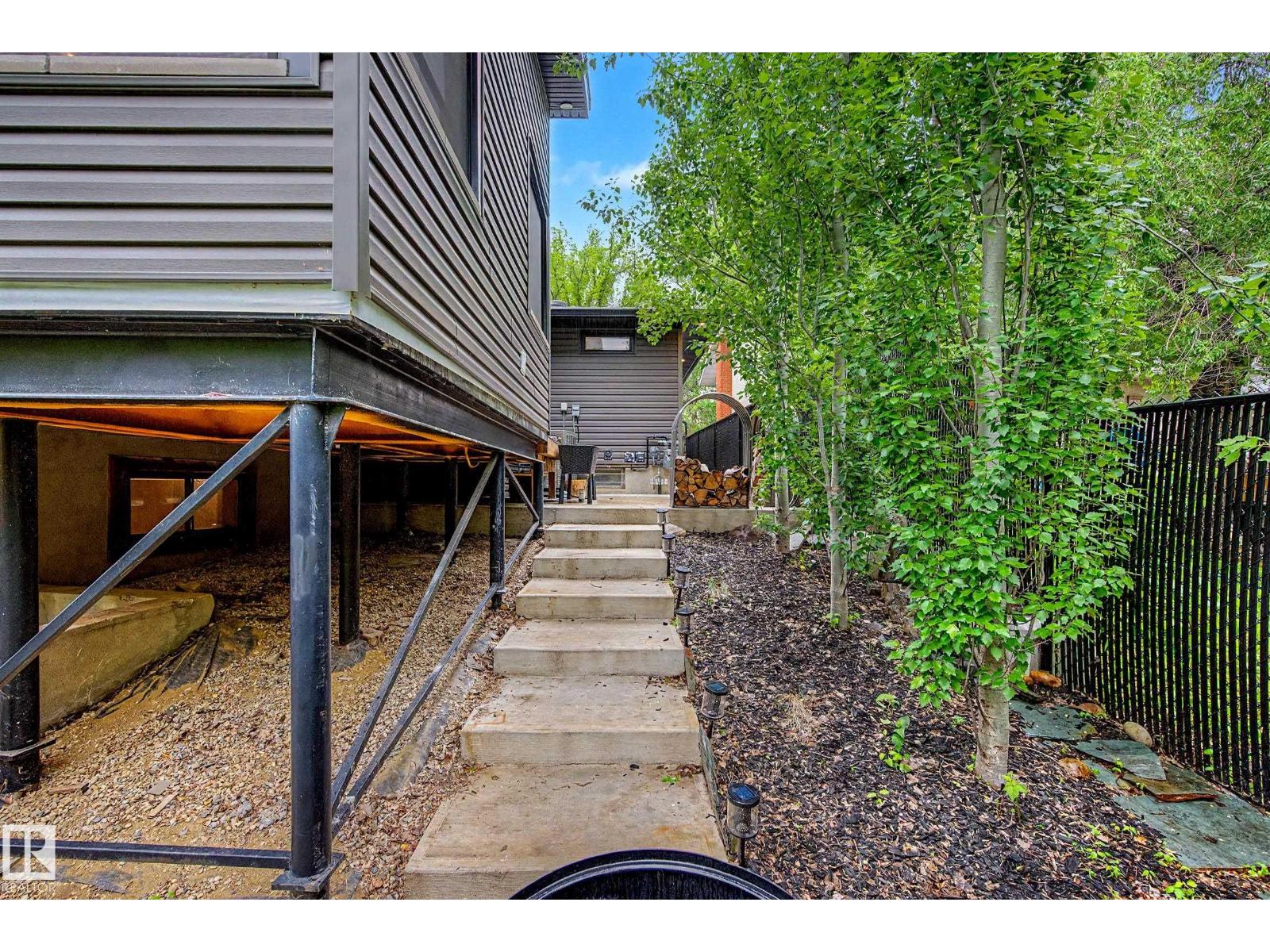 54 GLADSTONE CR — photo 60