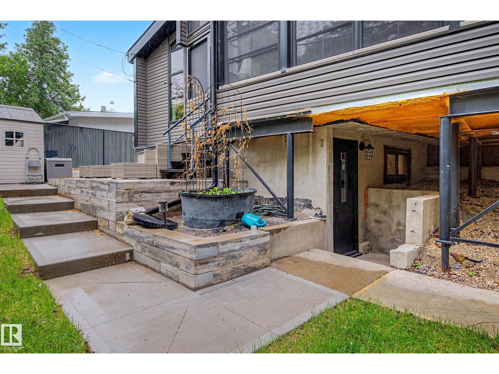 54 GLADSTONE CR — photo 62