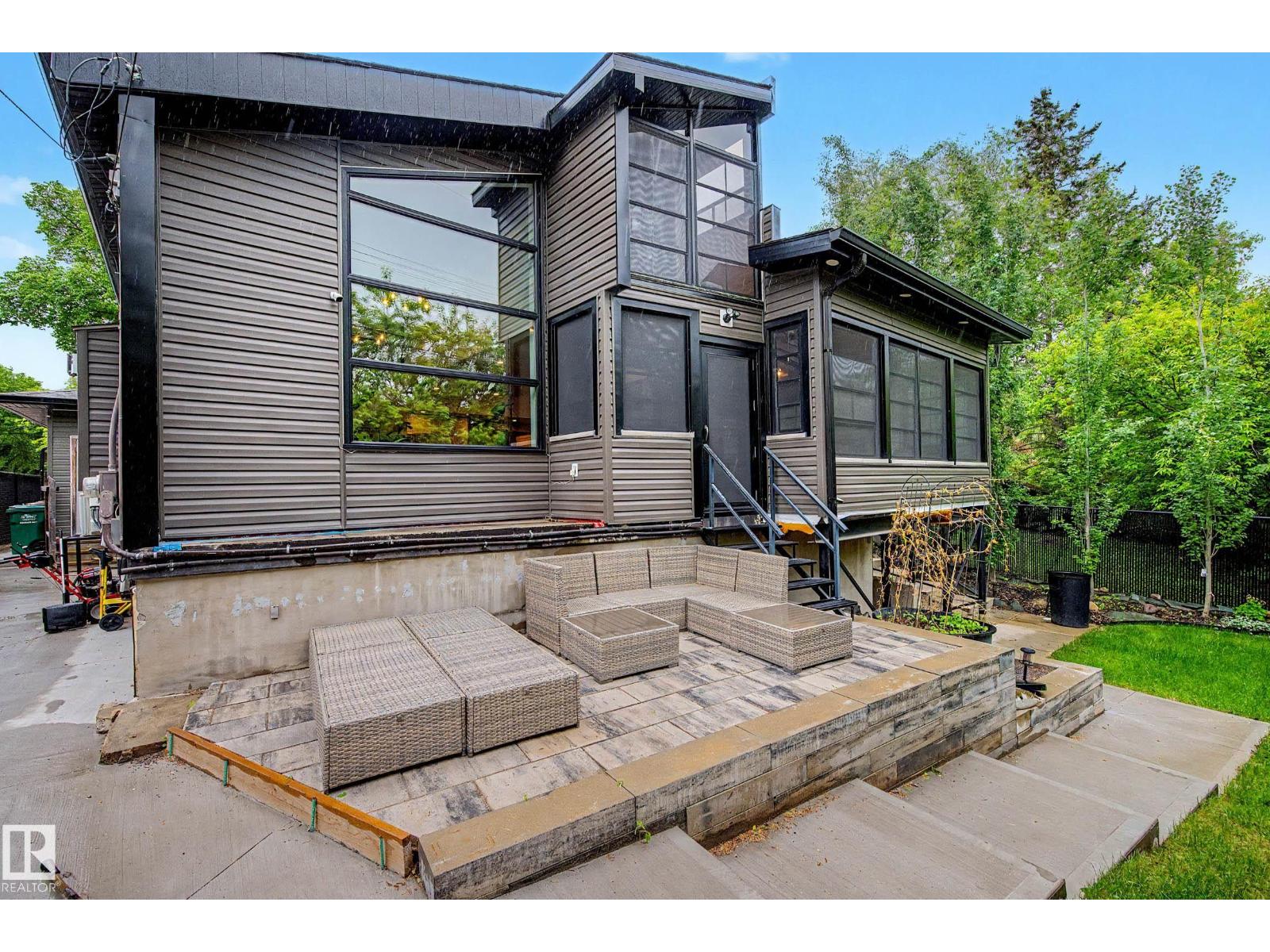 54 GLADSTONE CR — photo 65