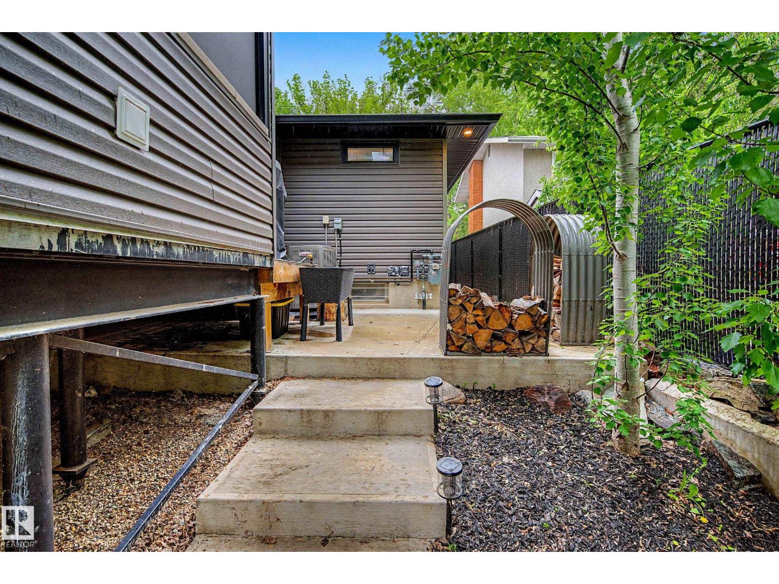 54 GLADSTONE CR — photo 70