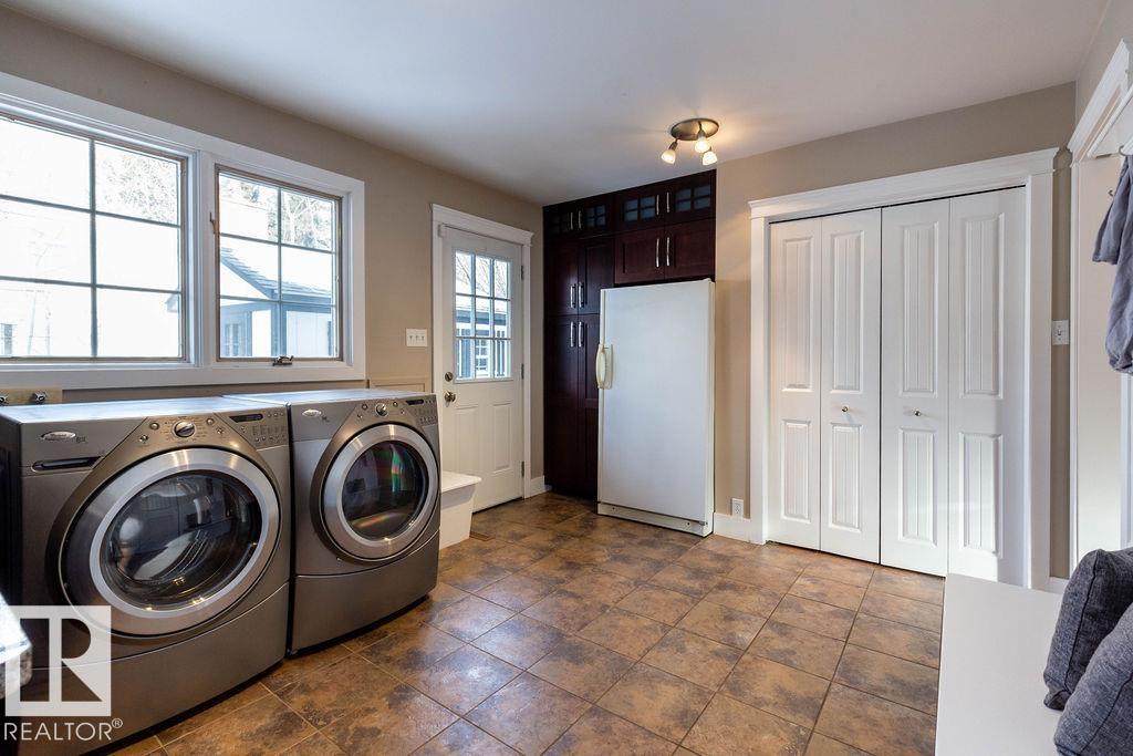 104 QUESNELL CR NW - 23