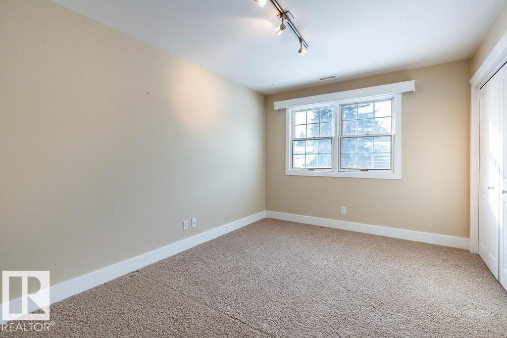 104 QUESNELL CR NW - 32